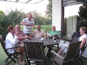 Gastheer op terras in Appels...Dendermonde