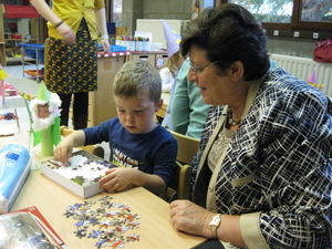 09) Ruben aan het puzzelen