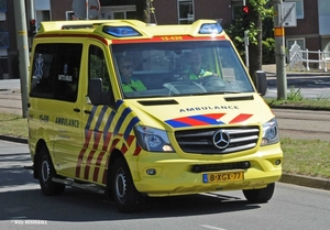 AMBU MERCEDES NL_8-XGX-77 DELFT 20150721