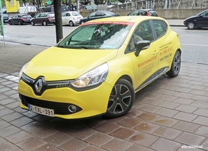 'HUISARTSENWACHTPOST' RENAULT CLIO_B_2-TXL-391 ERNEST VAN DIJCKKA