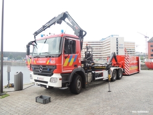 MERCEDES ACTROS met CONTAINER bij MAS 20160611 (1)