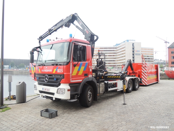 MERCEDES ACTROS met CONTAINER bij MAS 20160611 (1)