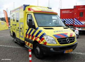 AMBULANCE 17-167_NL-5-KNL-41 HELLEVOETSLUIS 20150815