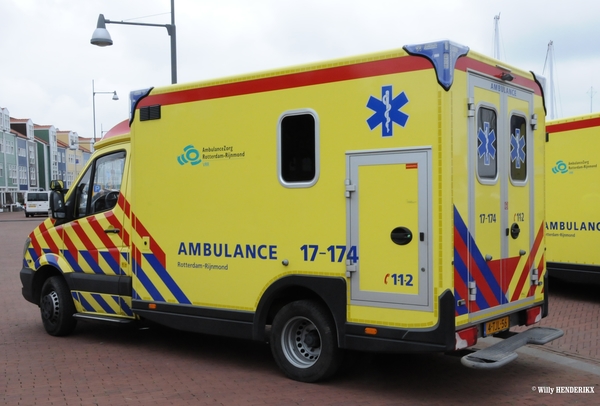 AMBULANCE 17-174_NL-4-TJL-56 HELLEVOETSLUIS 20150815 (3)