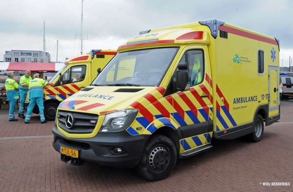 AMBULANCE 17-174_NL-4-TJL-56 HELLEVOETSLUIS 20150815 (5)