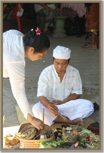 Ceremonie 3 maanden baby Komang (26)