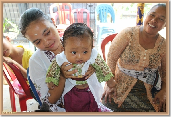 Ceremonie 3 maanden baby Komang (84)