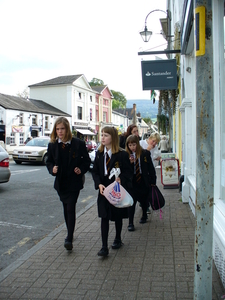 Zuid-Wales  2011 de lokale jeugd in schooluniform