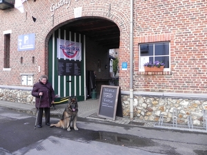 aan de ingang van Gasthof Blanckthys