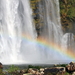 EEN REGENBOOG BIJ DE WATERVAL (2)