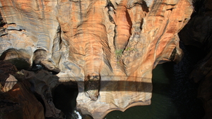 BRUGGETJE OVER DE POTHOLES