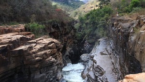 HIER STAAN WE LETTERLIJK BOVEN DE CANYON