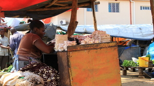 OP DE MARKT VAN MANZINI (2)