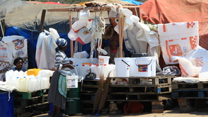 OP DE MARKT VAN MANZINI (4)