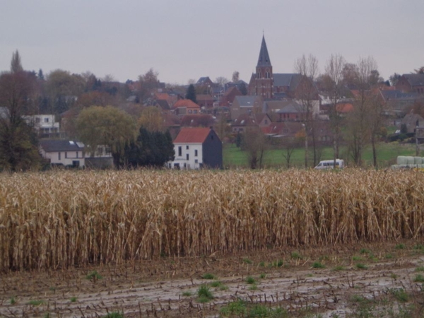 In de verte zien we ons vertrekpunt