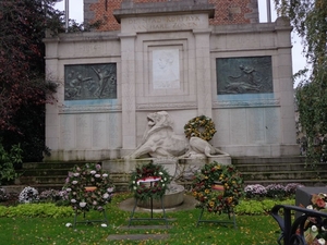 Monument achter het Belfort