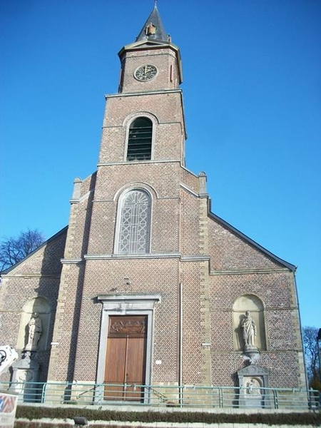 52-St-Petruskerk in Denderwindeke