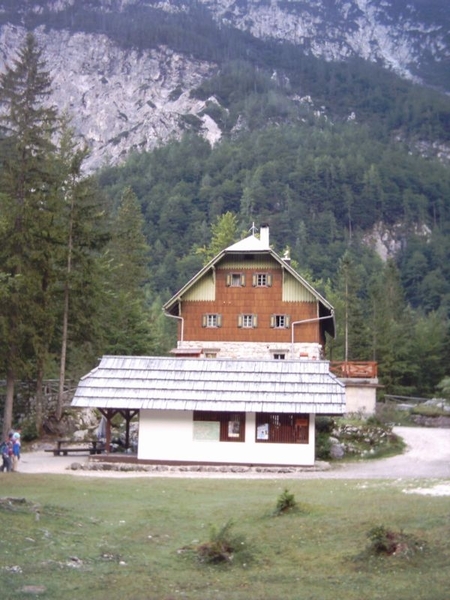 20040823 Triglav Jo+Ora 005 Tominsek-Weg naar Triglavhut