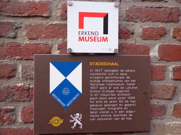 Stadsschaal met op binnenkoer het Hopmuseum