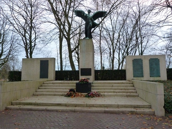 071-Oorlogsmon.Den Engel