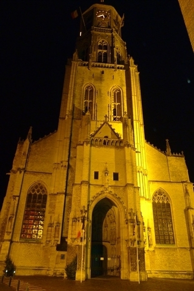 094-St-Gummaruskerk inkom langs westelijke gevel