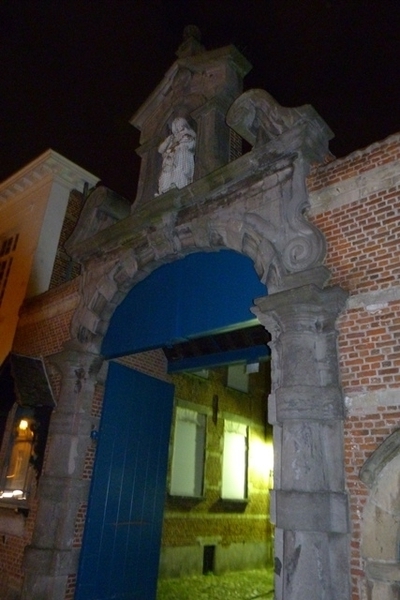 130-Toegangspoort met in rondboognis-H.Begga