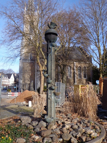 Monument aan de kerk