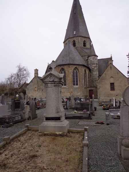 Oude kerkhof rond de kerk