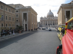 Sint Pietersbasiliek vanaf de Via della Conciliazione