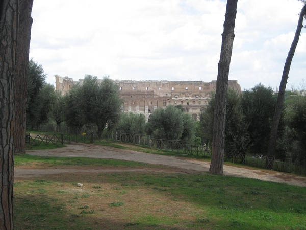 de achterkant van het Colosseum