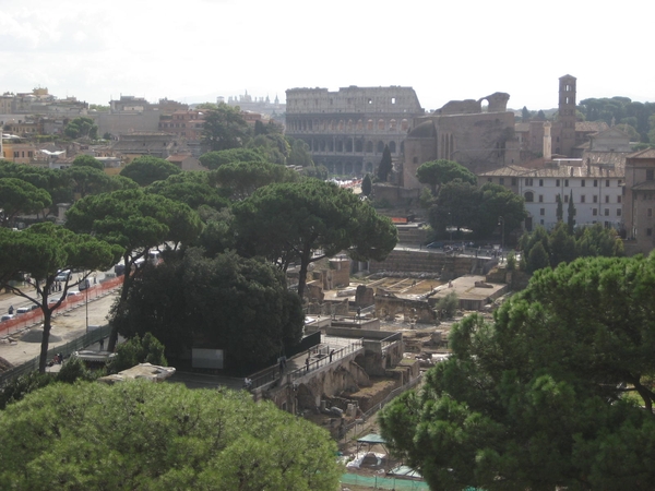 zicht op Colosseum vanop Nationaal Monument