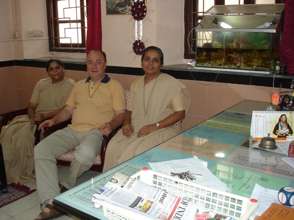 Zr Lovenia (directrice) en Zr Nirmala (lerares)