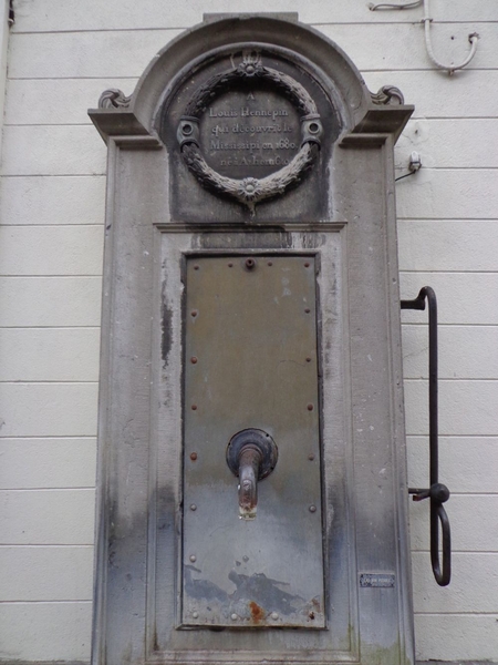 Monument Louis Hennepin, geboren in Ath in 1640..