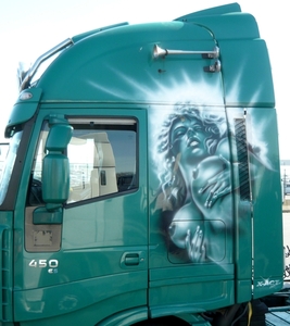 3inch_TruckArt_GreenLadyIveco450e5_P1340042