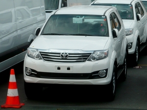 P1400409_Toyota_Fortuner_2015