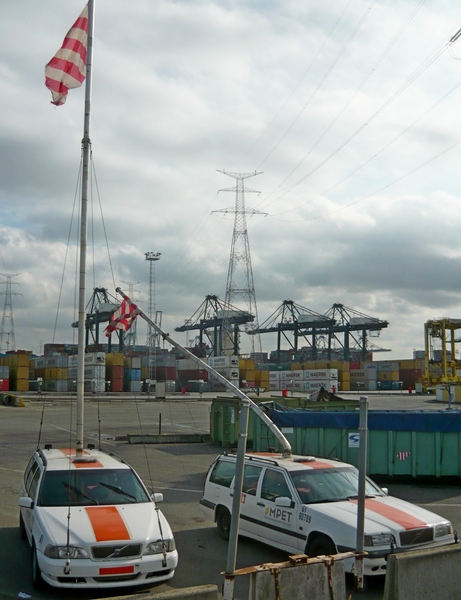 3inch P1400924 Volvo -&- flag