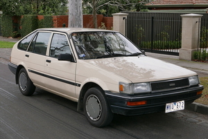 1987_Toyota_Corolla_Liftback_AE82_CS_Seca_liftback_Australia_2015