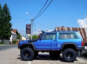 DSCN5567_Hot-wheels_Cherokee-duikboot_Chrysler_blauw