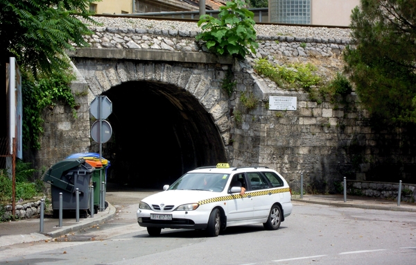 DSCN5623_Nissan-Dinges_QQQ_Taxi_RI-417SO