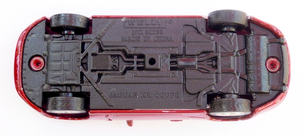 DSCN7371_Welly_3inch_Jaguar-XK-coupe_bordeaux_52288