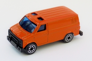 DSCN7378_Welly_3inch_Chevrolet-GMC-van_orange_91112