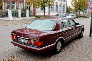 IMG_1368_Mercedes_560-SEL_sedan_bordeaux-rood_HD-A-6303-H_oldtime