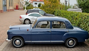 IMG_1150_Mercedes-Benz_190-Ponton-sedan-W 121-QQQ_blauw_HP-i960H