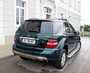 IMG_0021_Mercedes-ML-320-cdi_groen_QQQ_SV-08-597_Blauwlicht