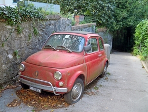 DSCN4447_italia-Trieste_oldtimer_Fiat-500L_rood_269131-PA