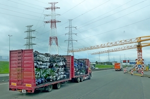 20200728_072718_LKW-Auto_hoogspannings-draden-kraan