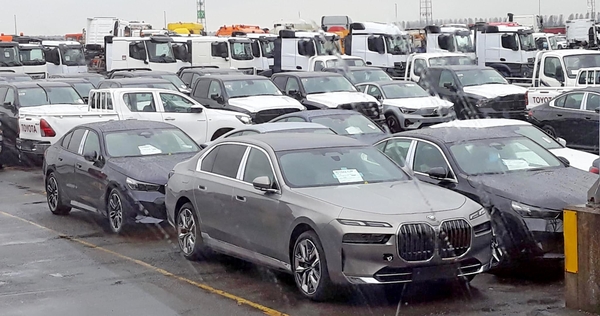 IMG-20231012-WA0012_BMW-750e_zilver