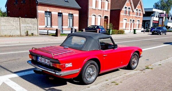 IMG-20230911-WA0002_Triumph-TR6-cabrio_rood_40-YB-46
