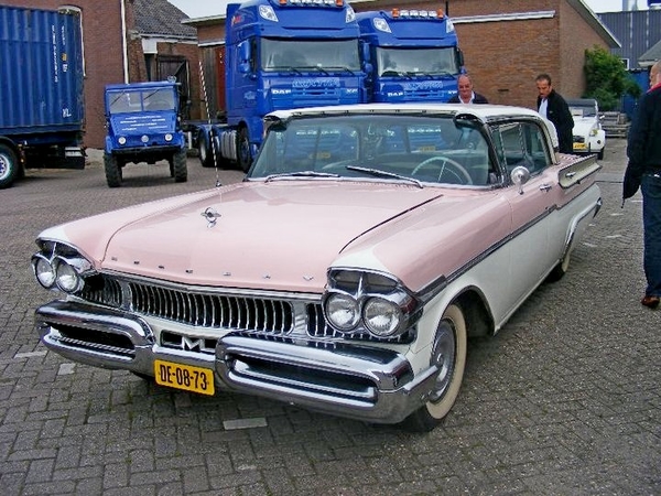 1957-Ford-Mercury_turnpike_cruiser_DE-08-73___eX-wiki