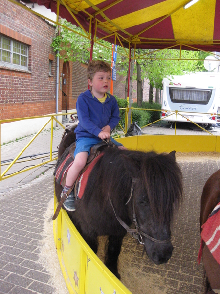 13) Ruben krijgt schrik en wil van zijn paard